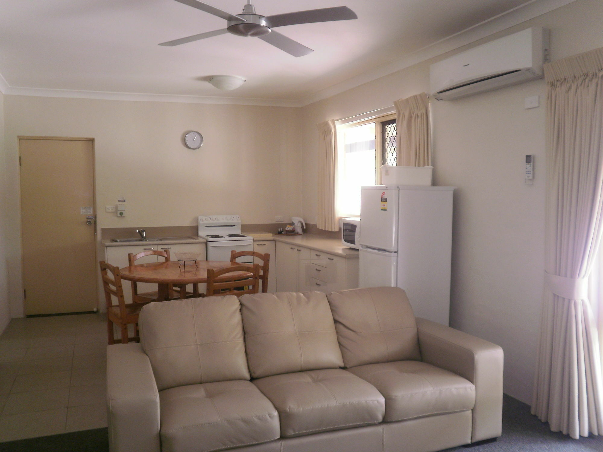 Motel The Carmel Yamba Esterno foto